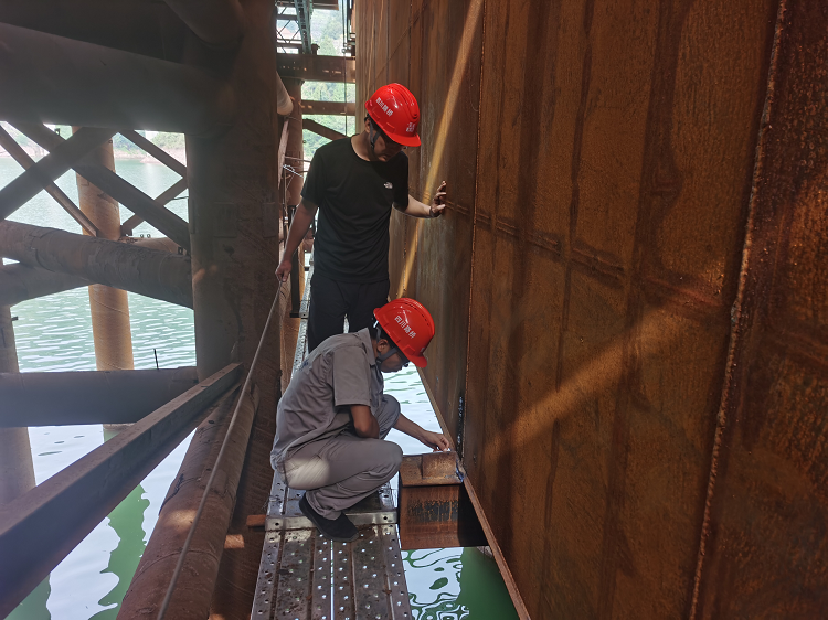 项目部人员实时观测，精准下放 - 副本.png