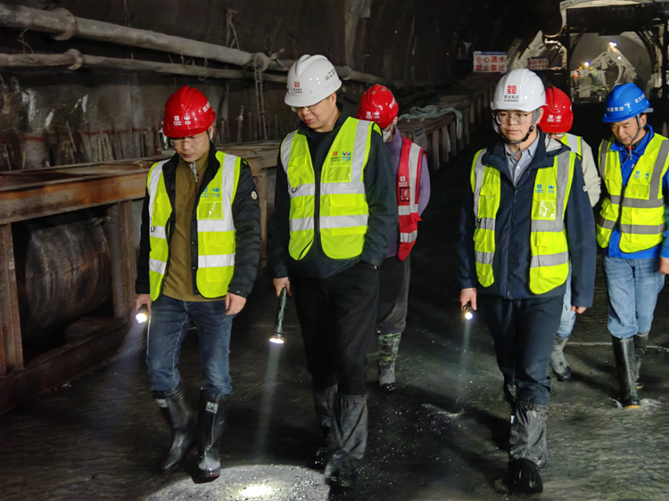 沿江宜金公司副总经理权晓亮赴雷波、卡哈洛代表处调研督导复工复产及项目推进情况